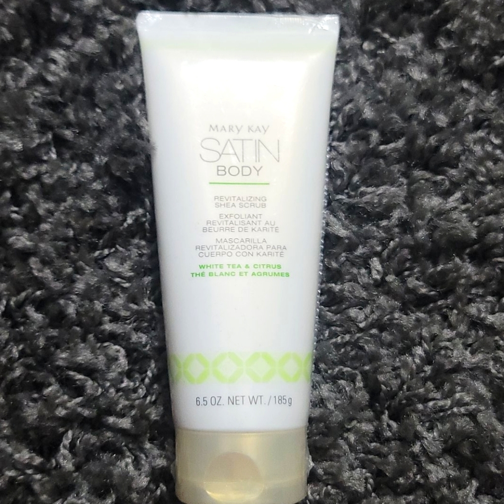 🤍NIB White Tea & Citrus Revitalizing Shea Scrub🤍